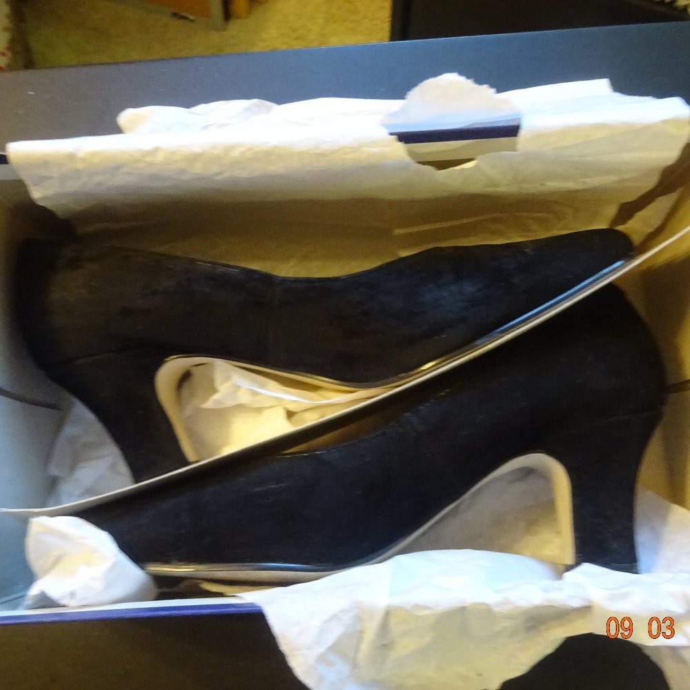 2-1/2" Connie Sellecca Black Suede Heels